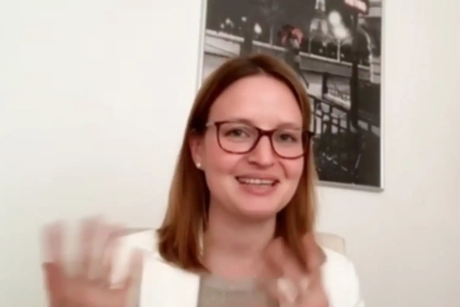 Portrait of Ronja Kemmer in her home