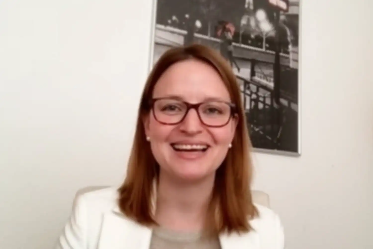 Portrait of Ronja Kemmer in her home