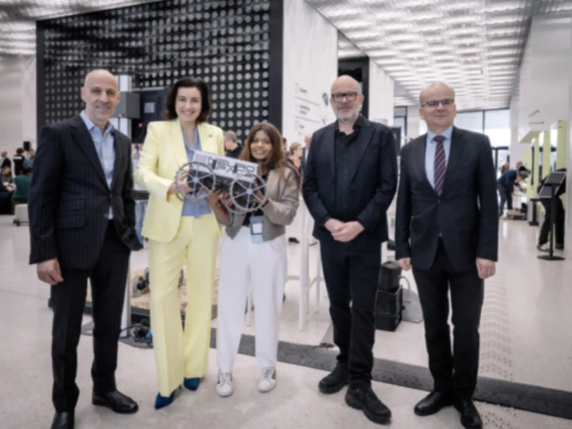 Peter Leibinger, Dorothee Bär, Rafael Laguna de la Vera, and two other people in a group photo