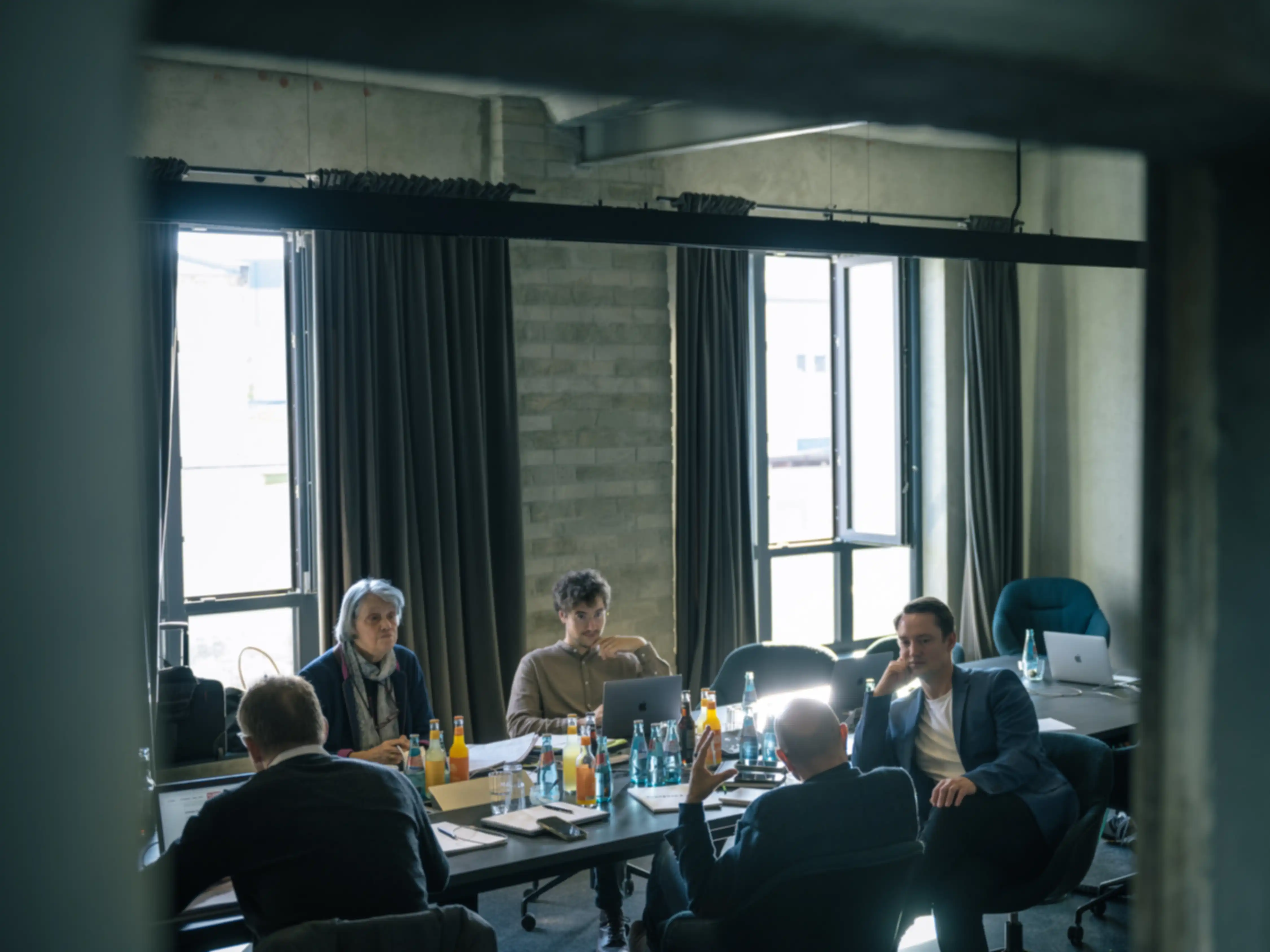 A conversation during the jury session