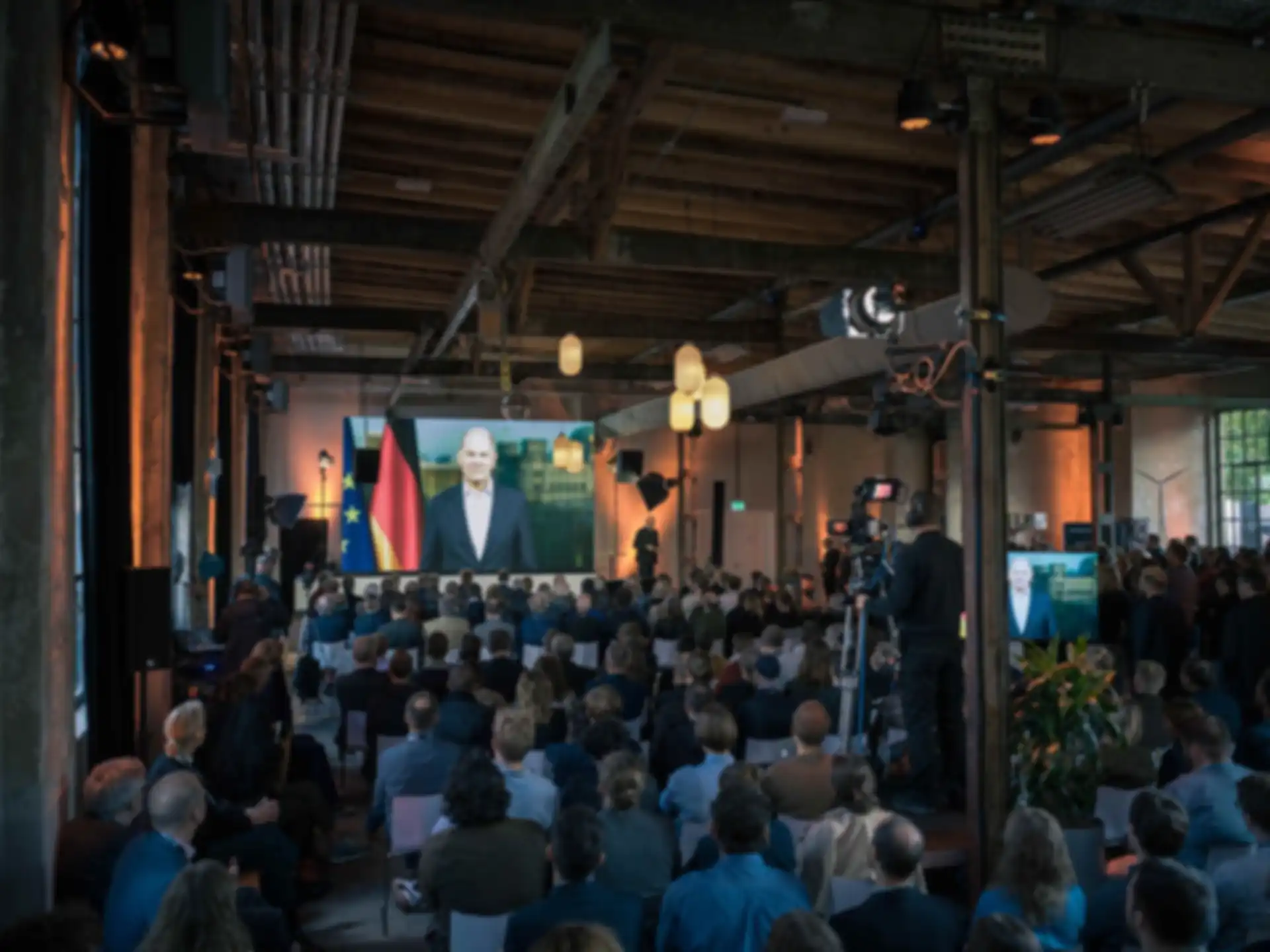 Olaf Scholz spricht via Videobotschaft zum Publikum