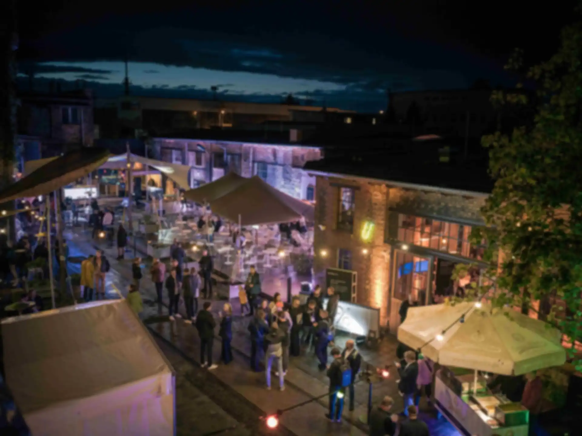 Blick von Oben auf den Außenbereich des Events