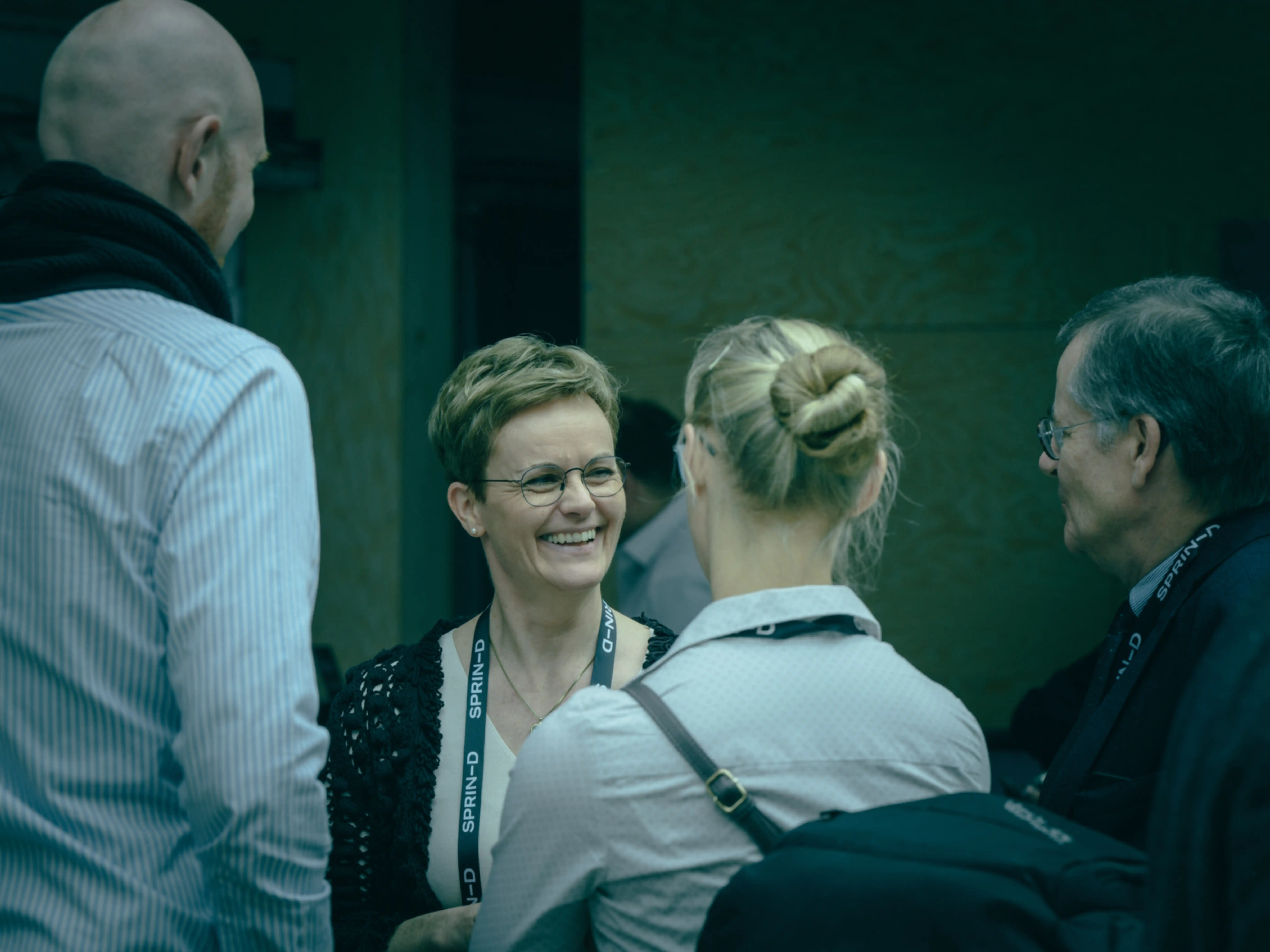 Berit Dannenberg im Gespräch mit weiteren Personen