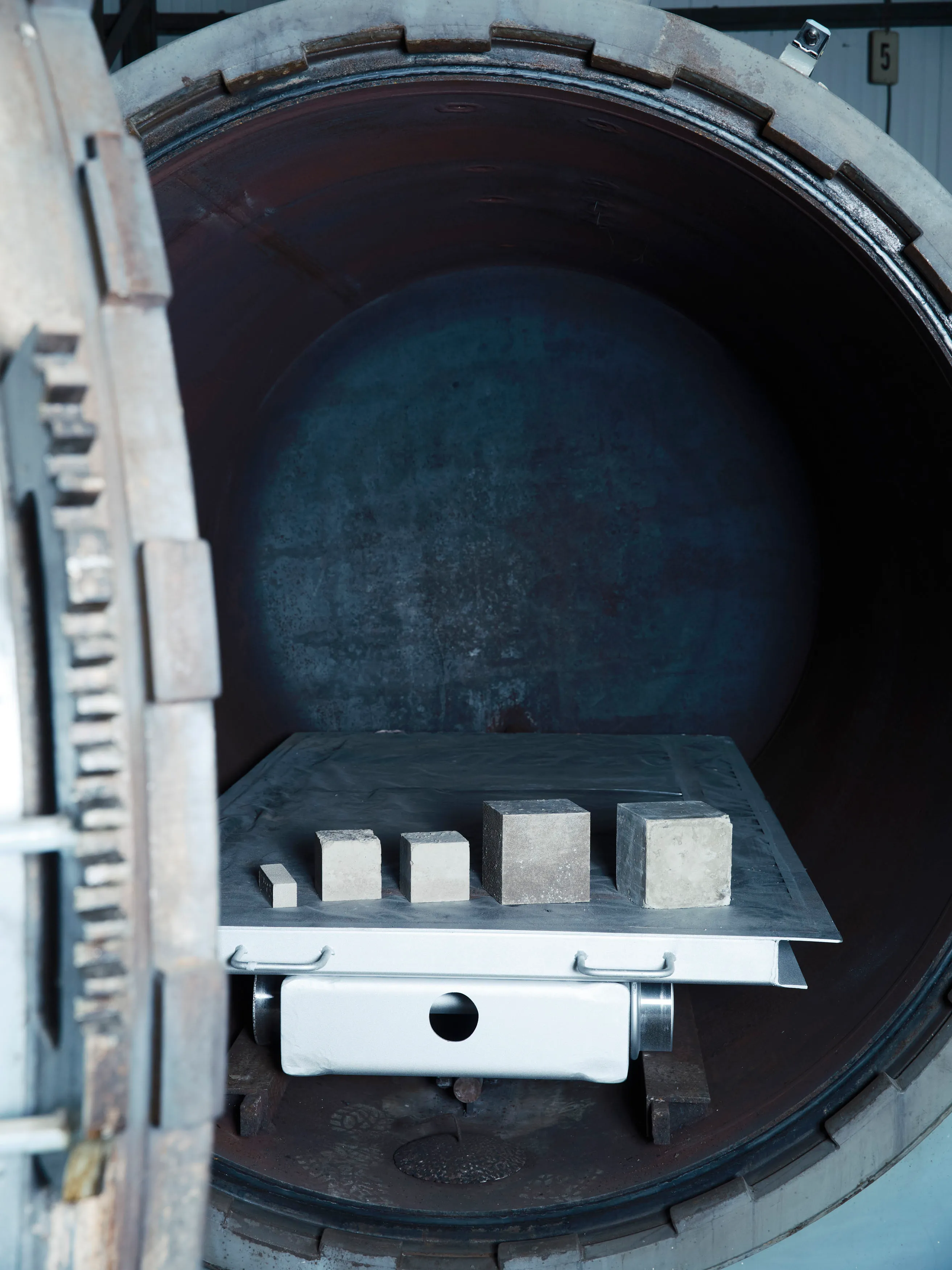 Kiln with cement blocks